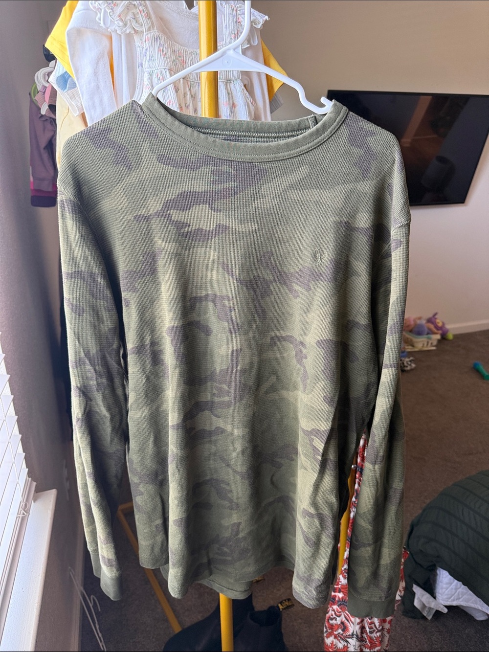 American Eagle Outfitters Olive Green Camo Long Sleeve Tee